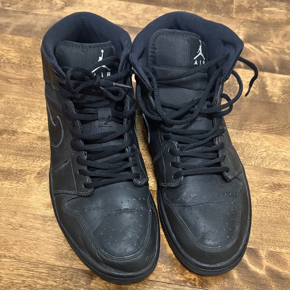 Nike Air Jordan High-Top Sneakers - Black